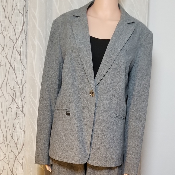 Used gray pant and blazer suit set - Picture 1 of 6
